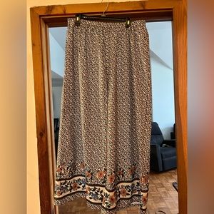 Floral wide legged pants, silky material